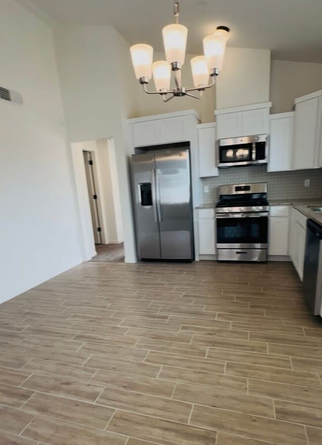 Photo - HALF OFF RENT FOR MAY!!