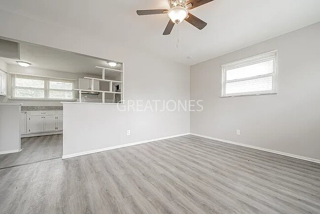 Photo - 1137 Maple Ave