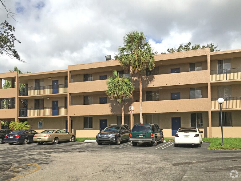 Hawaiian Palms Apartments For Rent in Fort Lauderdale, FL