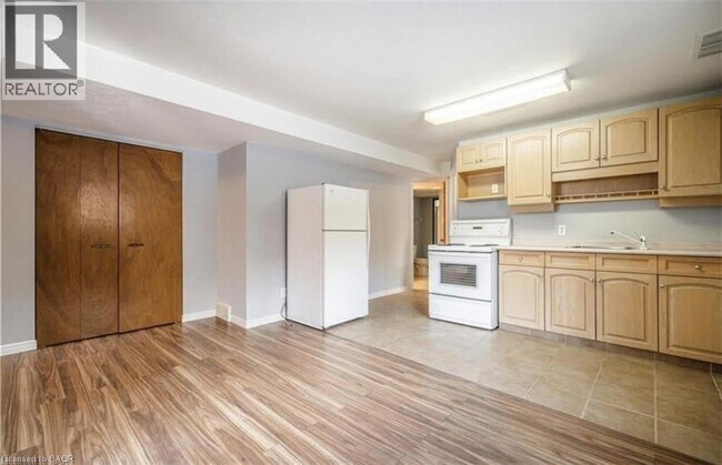 Photo - 87(A) TAMVALE Crescent