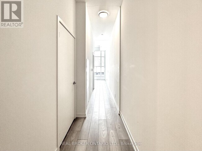 Photo - 285 Dufferin St Unité 205