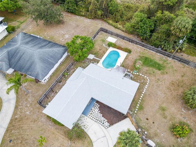 Photo - 607 Coconut Ave N