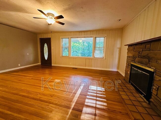 Photo - 1614 Shirley Way