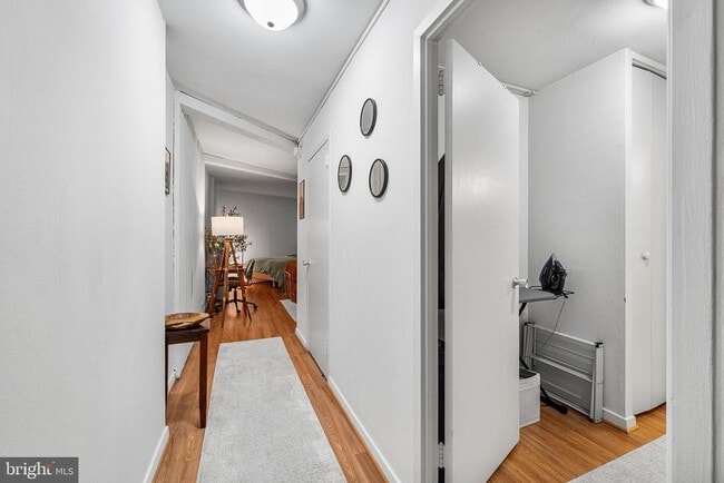 Building Photo - 224 W Rittenhouse Square Unit 1002