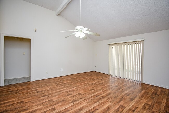 Photo - 11366 Oakcenter Dr