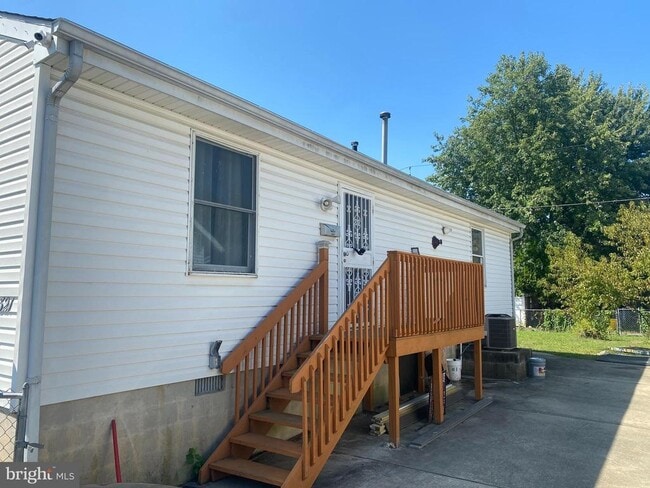 Building Photo - 321 Linden Ave Rental