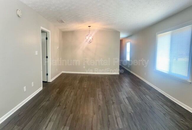 Photo - 1614 Riverside Trail NE