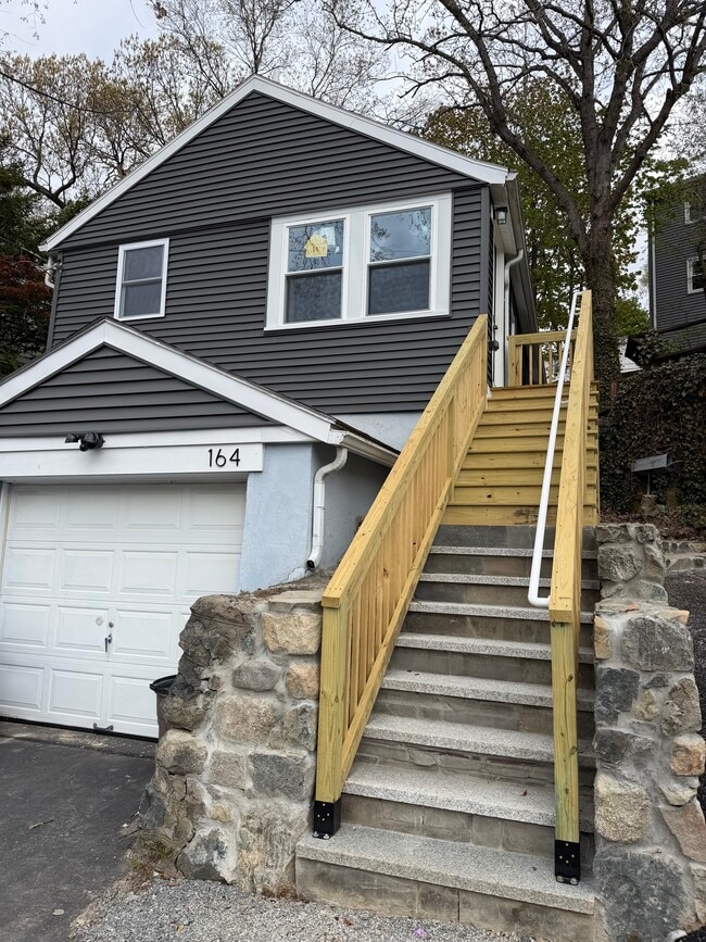 Building Photo - 164 Princeton Ave