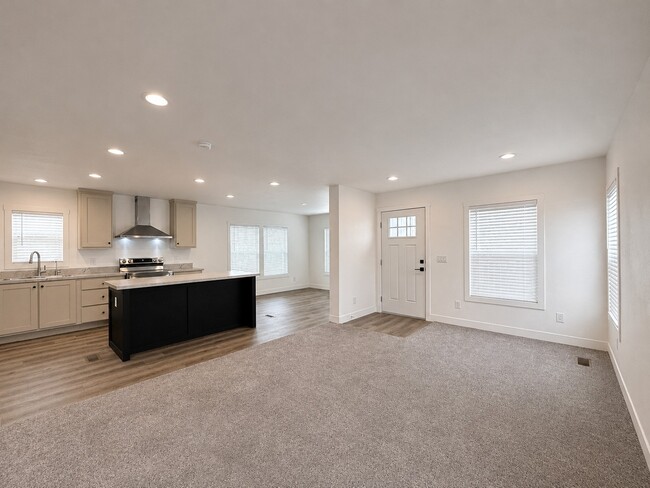 Photo - 2060 N Center St
