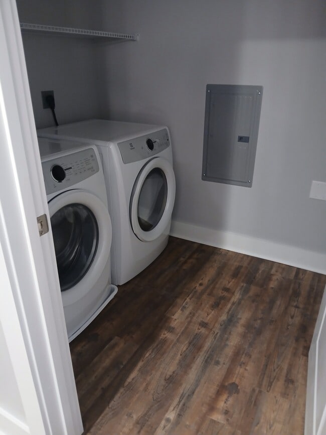 2 Bedroom W/D In Unit - Madison View Apartments