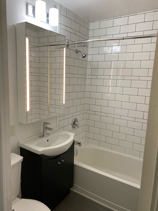 Photo - MIMICO WATERFRONT PARK, UNIQUE RENOVATED ART DECO BUILDING BY AWARD WINNING DESIGNER Unit 5