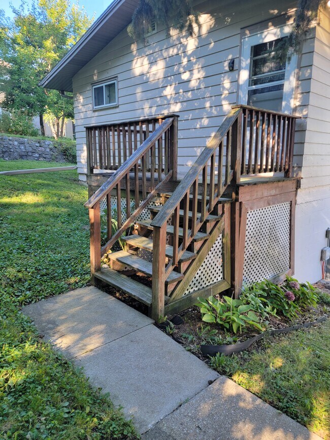 Deck Entry - 110 W Main St Unit Coach House