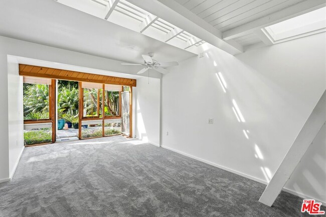 Photo - 6456 Surfside Way