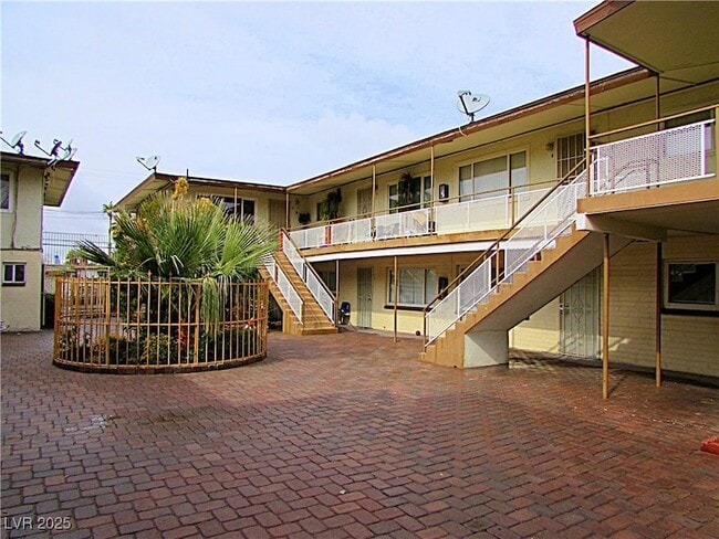 Building Photo - 1904 Rexford Dr Unit 1 Rental