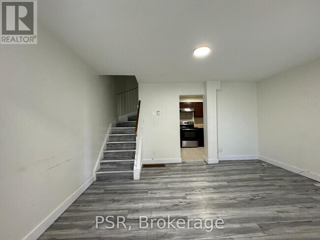 Photo - 2 Blackthorn Ave