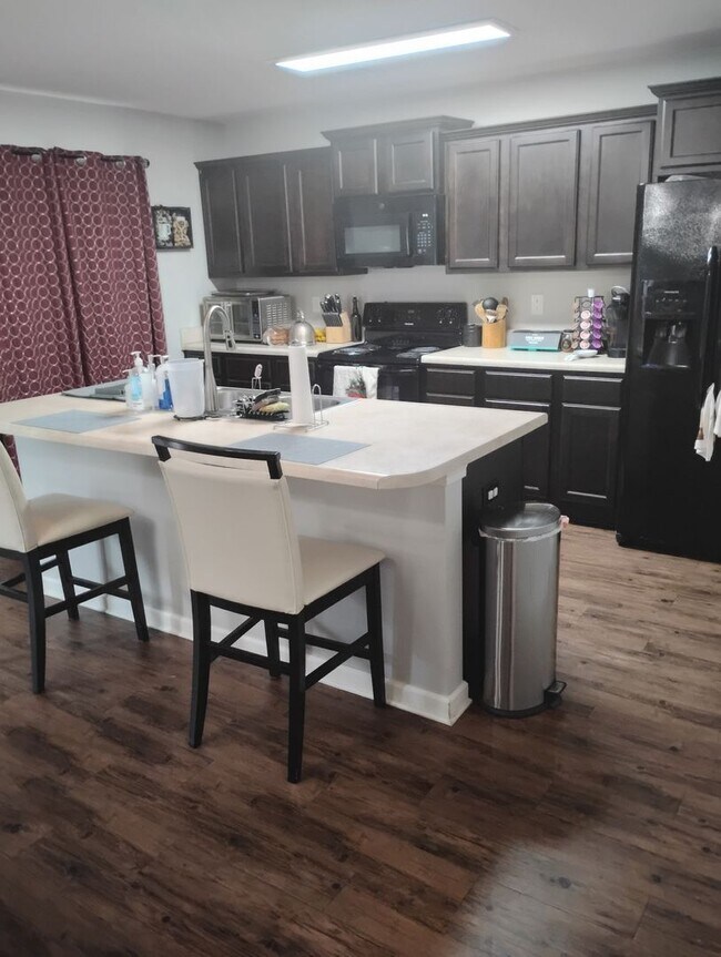 Photo - Modern-Lux Style 4BR/2.5BA House