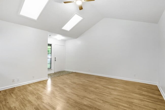 Photo - 10710 Topperwein Dr