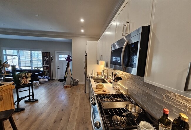 Building Photo - 9 Everett St Unit 5