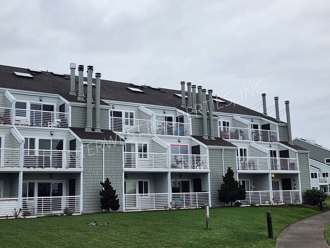 Photo - 2 BD Condo with River View, washer/dryer, microwave and W/S/G&L included.