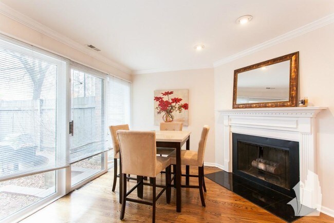 Photo - 3 bedroom in Chicago IL 60610 Unit 104