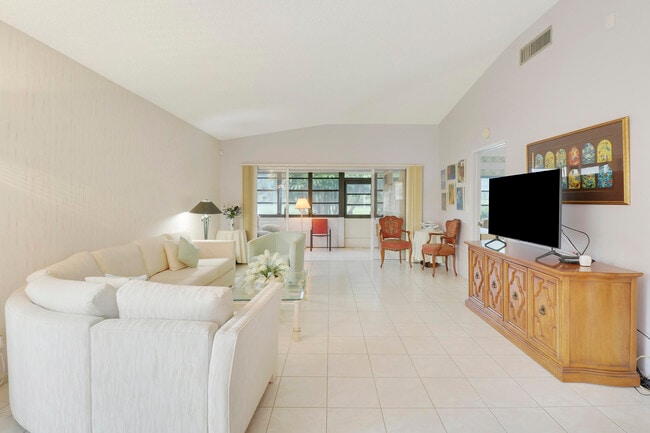 Photo - 13759 Date Palm Ct Unit A