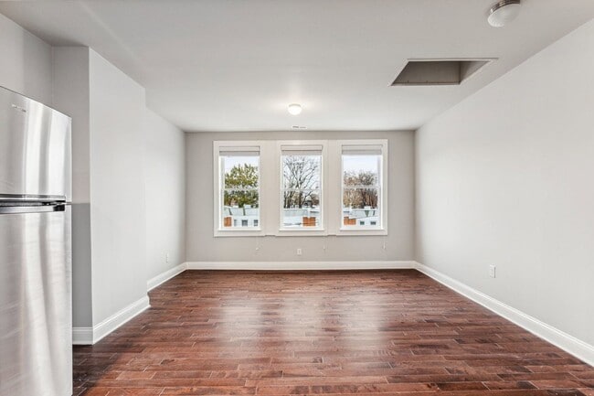 Photo - 2928 W Oxford St