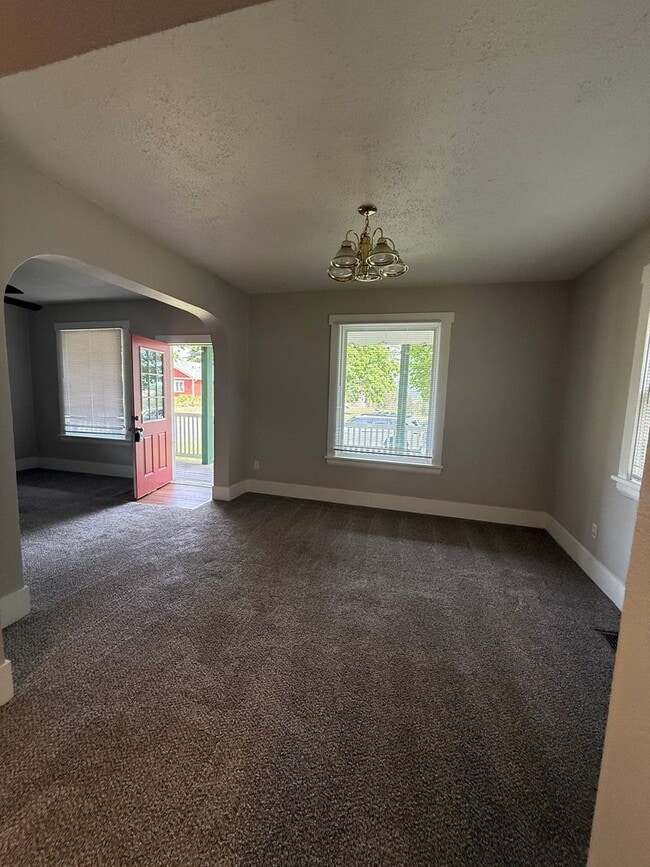 Photo - Large 4 Bed House with Fenced Yard
