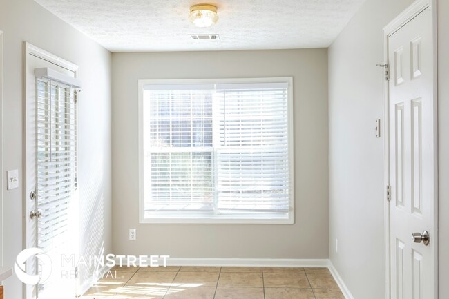 Photo - 852 New England Ct