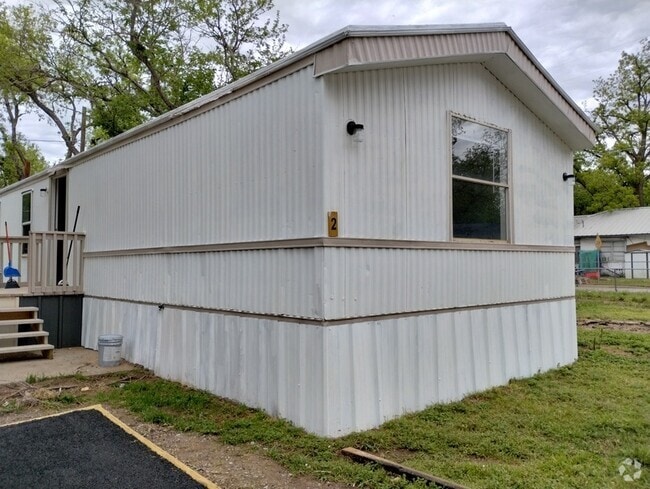 Building Photo - 209 S Avenue Rental