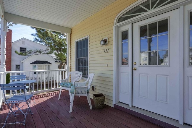 Photo - 111 York Ave