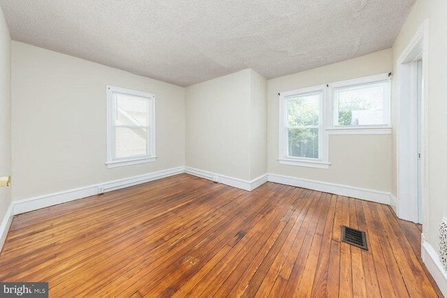 Photo - 145 High St