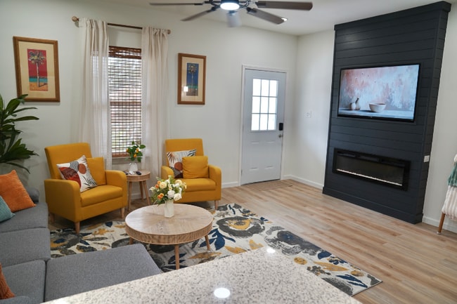 Photo - 619 Woodside Dr