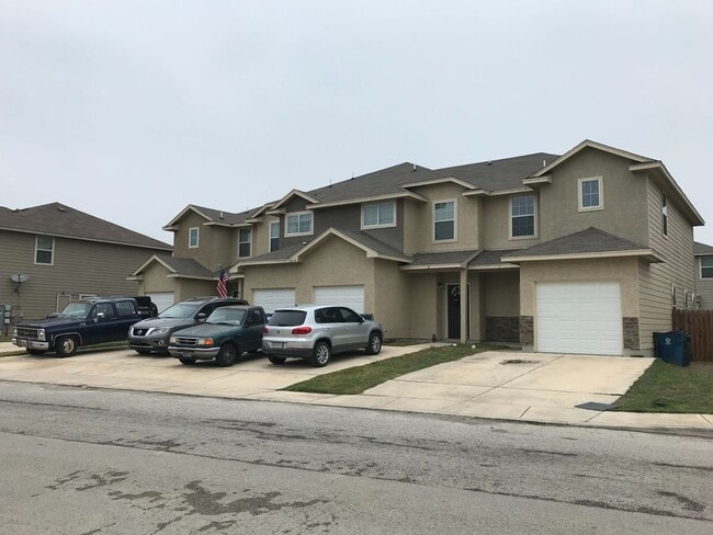 Building Photo - Townhome for rent