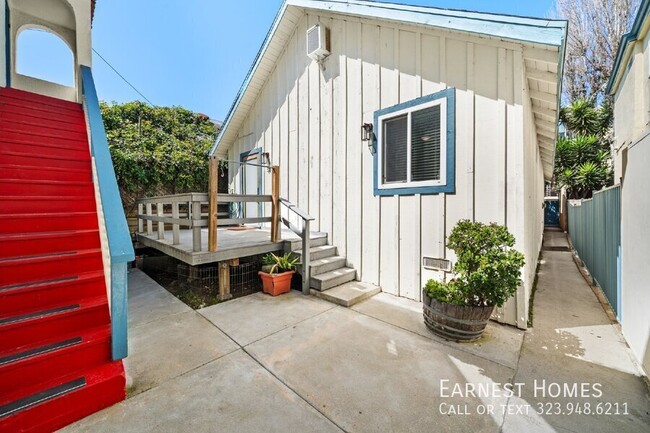 Building Photo - 38 20th Ave Unit B