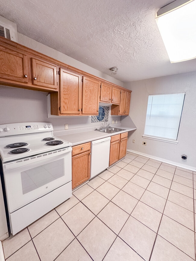 Photo - 1107 NW Bell Ave Unit 2