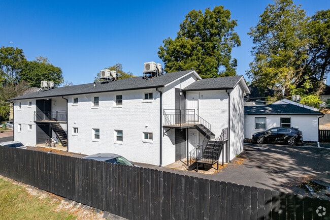 Photo - 728 Formwalt St SW