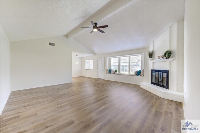 Photo - 946 Three Forks Dr