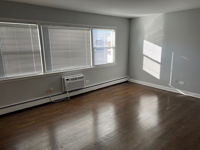 Photo - 8614 W Berwyn Ave