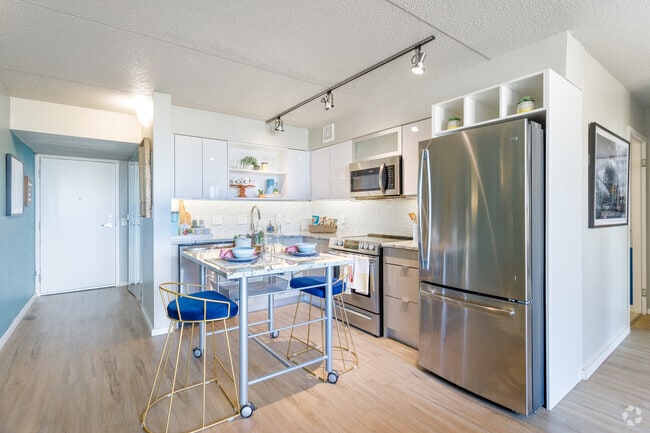 Interior Photo - City Club Apartments Lafayette Park