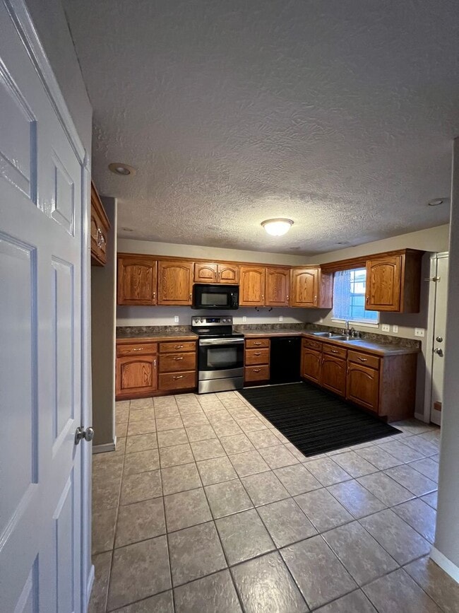Photo - Great location in Nixa 3 bedroom 2 full bathrooms
