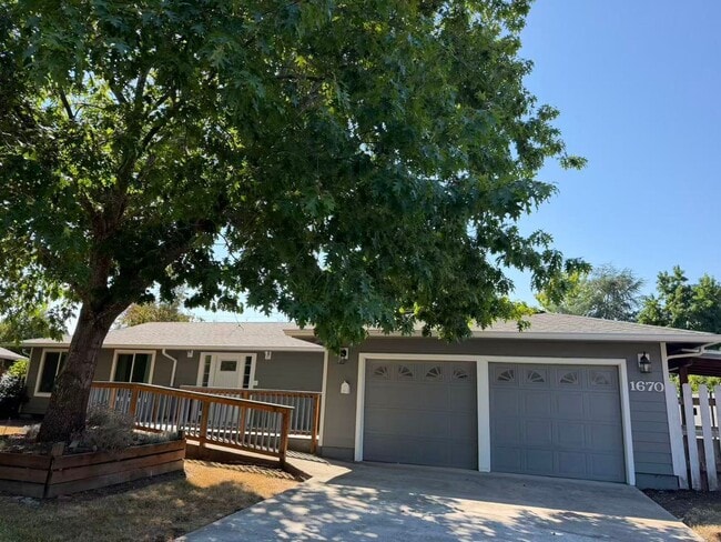 Photo - 1670 NW Maple Ave