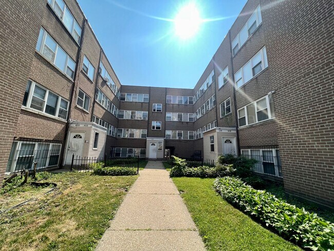 Photo - 6021 N Fairfield Ave Unit 2E