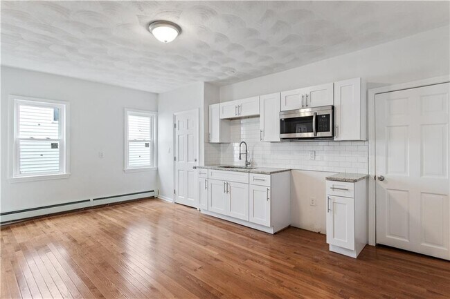 Photo - 418-418 Admiral St Apartment Unit 1R