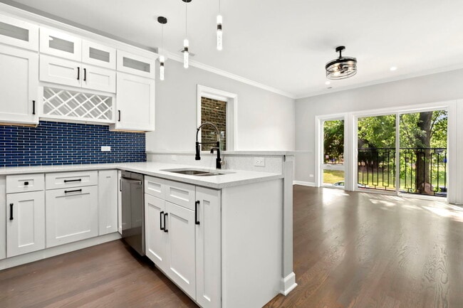 Photo - 4605 S Langley Ave