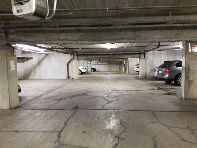 Indoor heated parking - 2322 S Canal St Unit 409