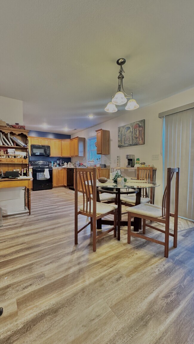 Photo - 140 Broadleaf Dr