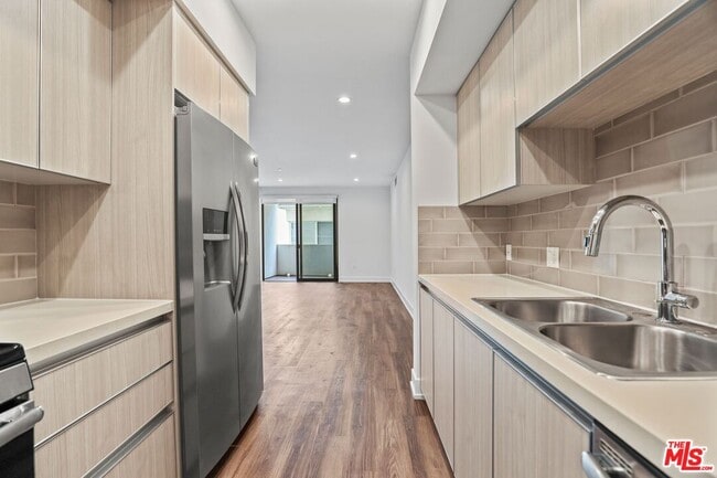 Photo - 129 S Kings Rd Unit PH4