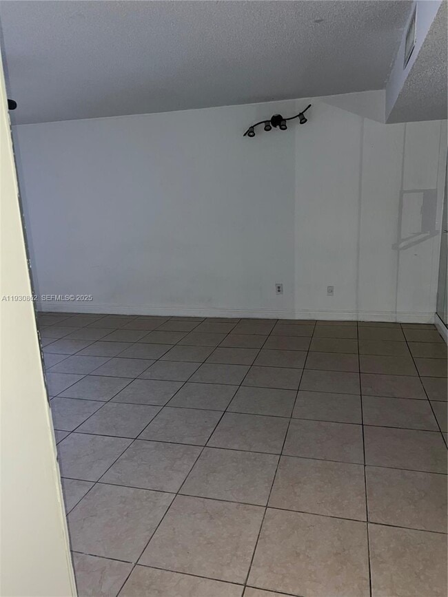 Photo - 8635 NW 8th St Unidad 210