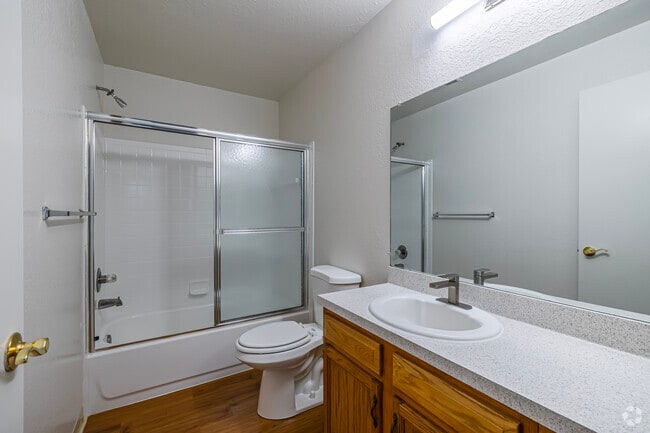 2BD, 2BA - 1050SF