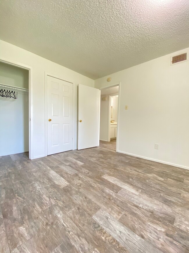 Photo - Normangee Apartments